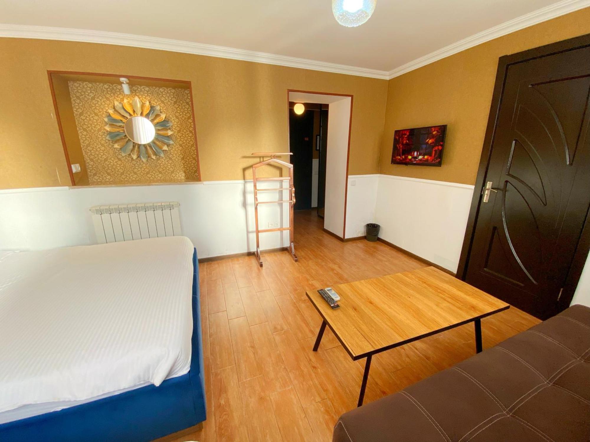 Orange Hotel 3*